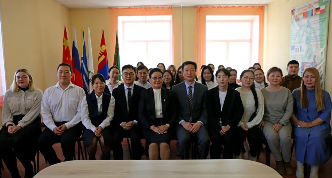 李海总领事访问图瓦国立大学