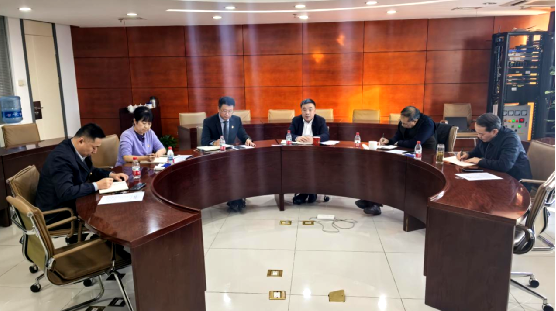 留服中心党委理论学习中心组召开2025年第四次集体学习会议